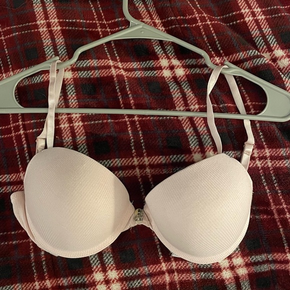 2 Marilyn Monroe bra’s - Picture 8 of 12